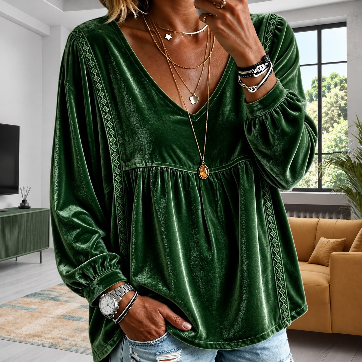 Bluse Carina™ mit V-Ausschnitt und geometrischen Borten