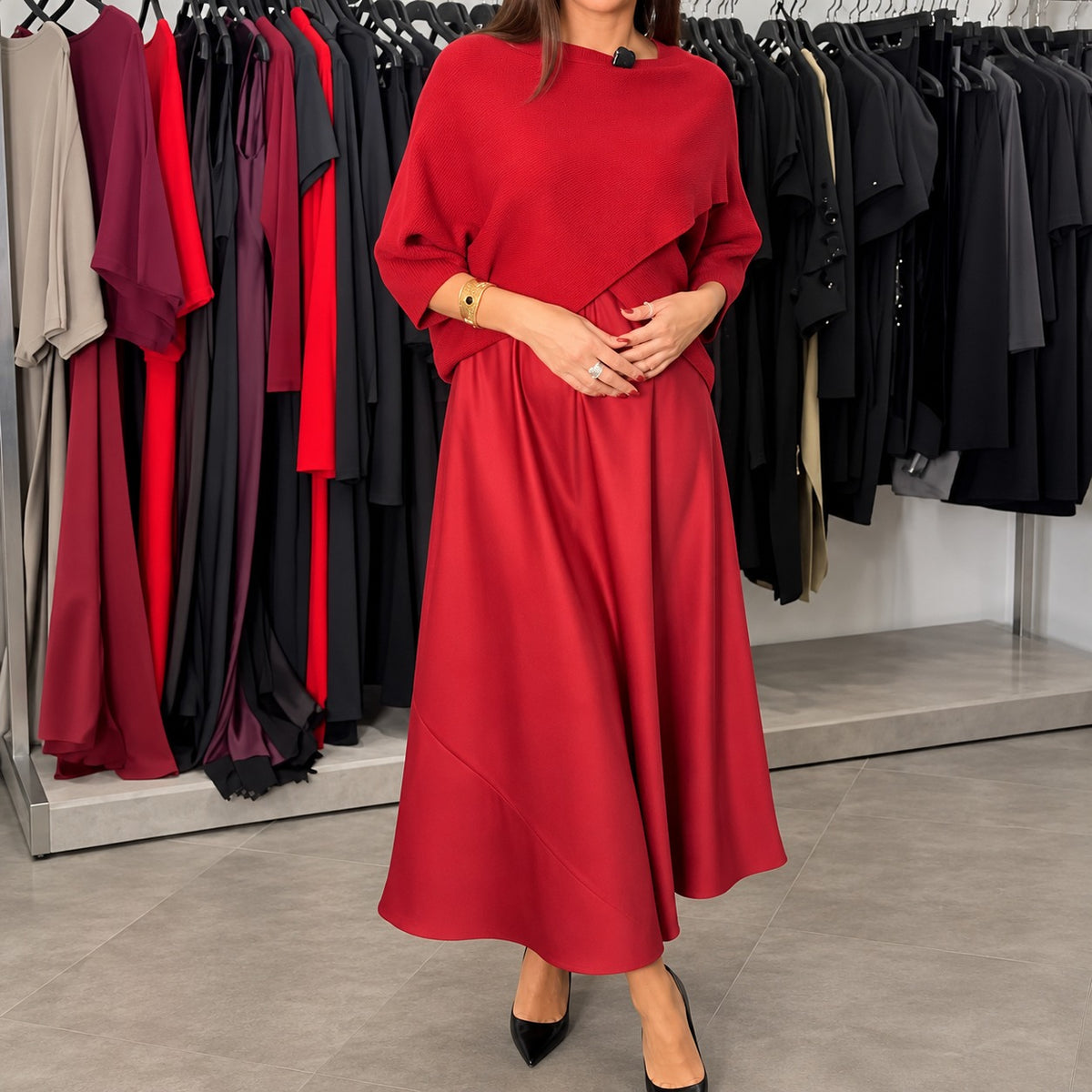 Kleid Tilda™ mit asymmetrischer Überlage, weitem Schnitt und fließendem Rock