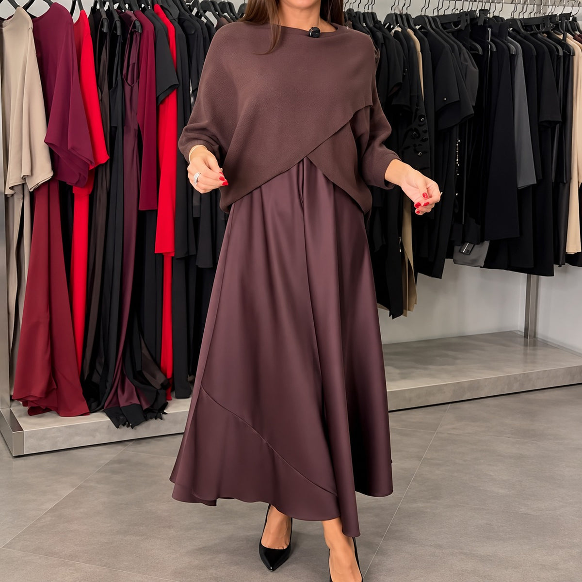 Kleid Tilda™ mit asymmetrischer Überlage, weitem Schnitt und fließendem Rock