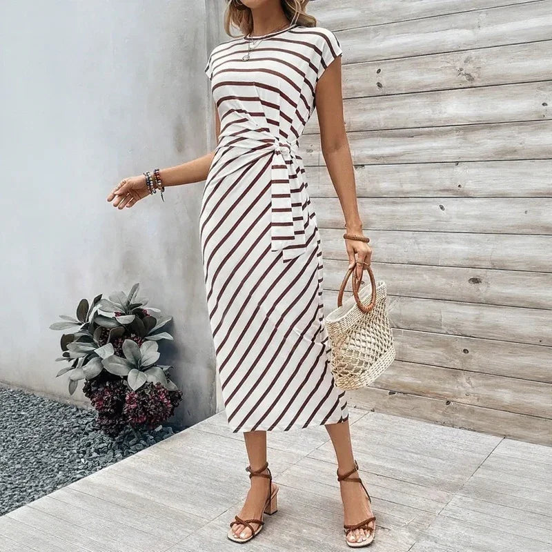 Dolce Riviera™-Kleid mit Eleganten Streifen und Seitlicher Schnürung