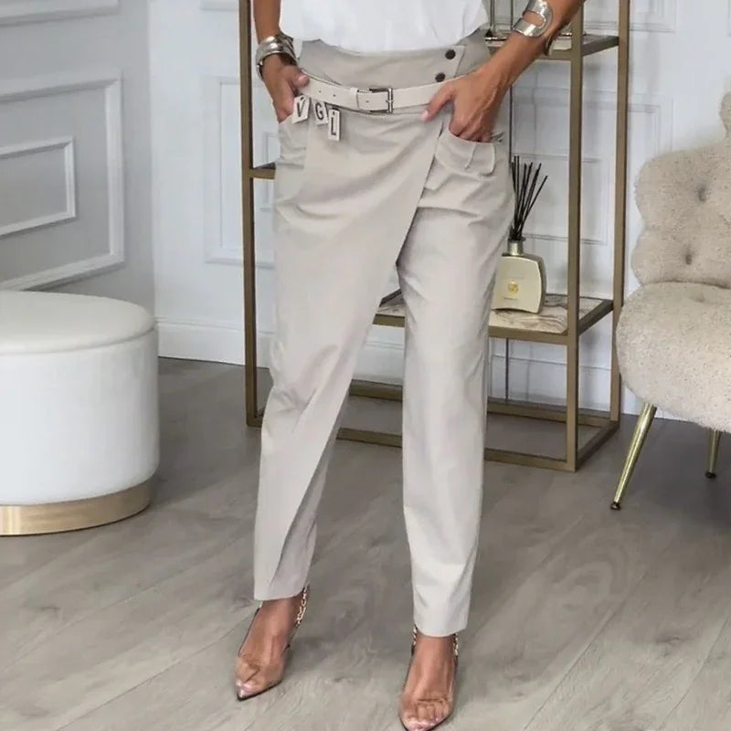 Calista™ Hose mit Asymmetrischem Design und Exklusivem Gürtel