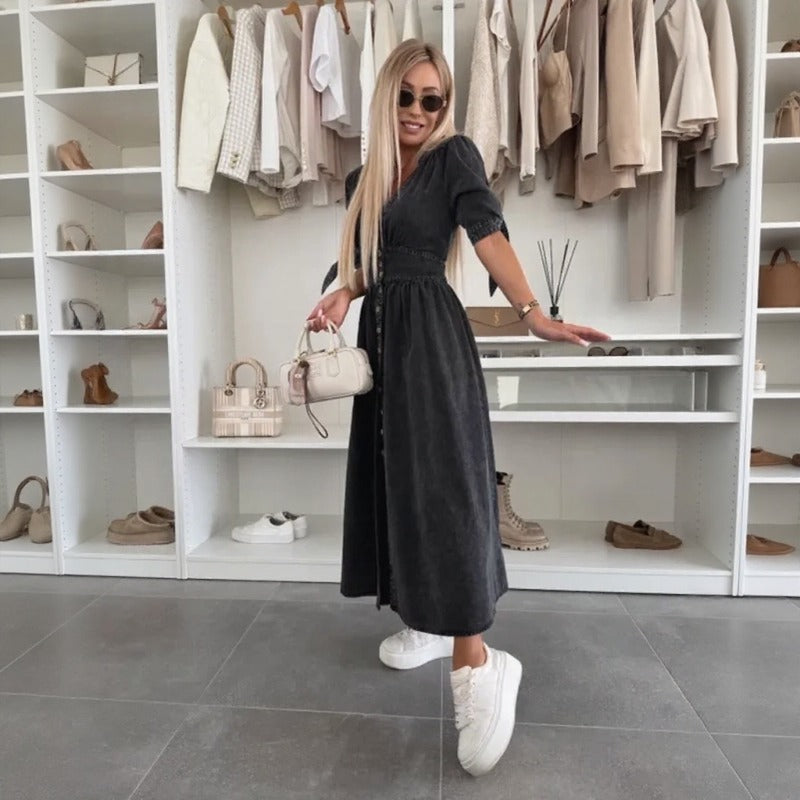 Solvera™ Kleid mit modellierender Passform und eleganter Präsenz