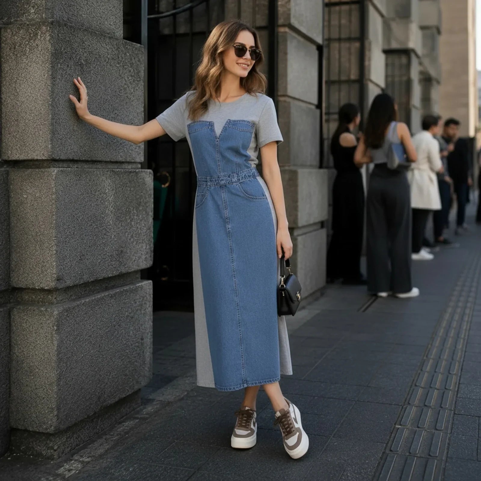 Alisse™ Kleid mit Denim-Panel und Modernem Design