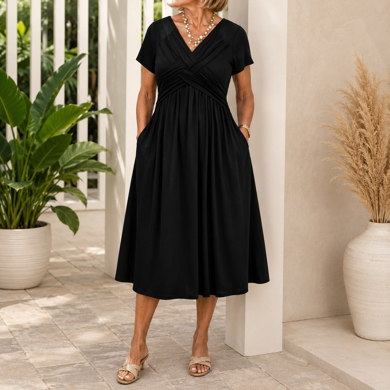 Lirenne™ Kleid mit Fließendem Midirock und Seitentaschen
