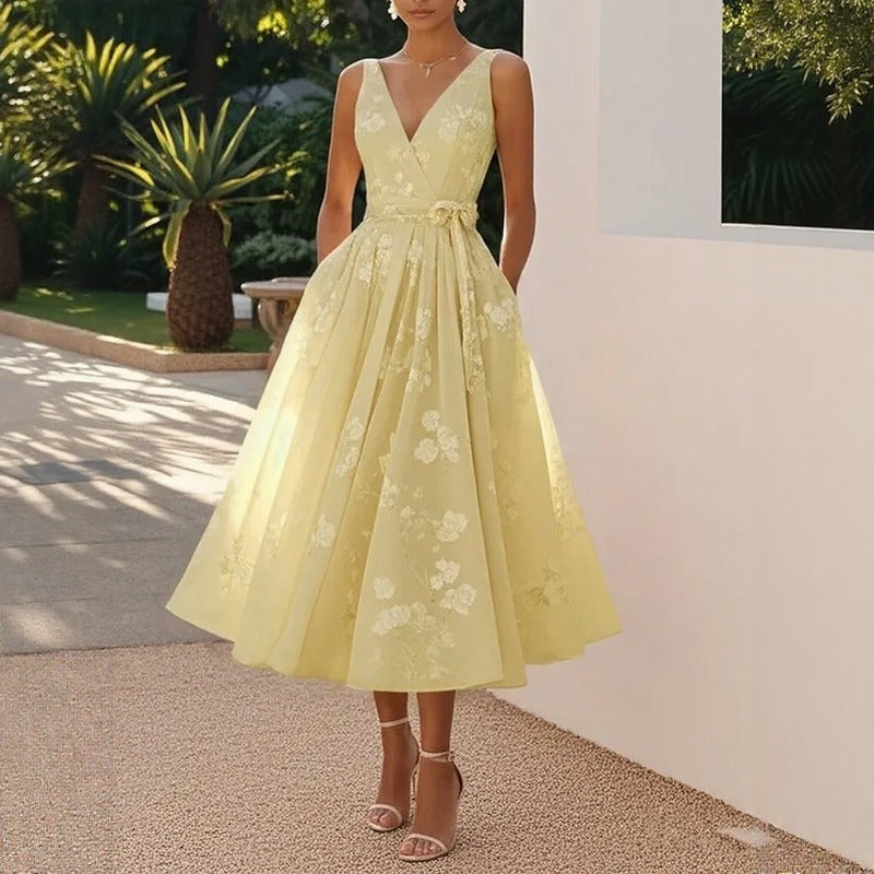 Kleid Lavienne™ mit floralem Muster und betonter Taille mit Bindegürtel