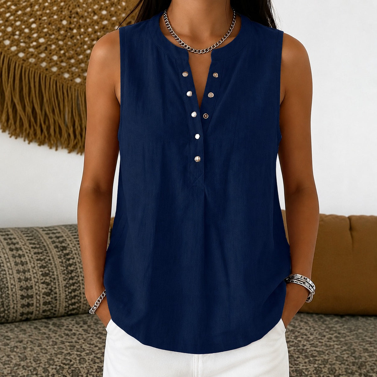 Bluse Nadine™ mit Knopfleiste und Rundhalsausschnitt