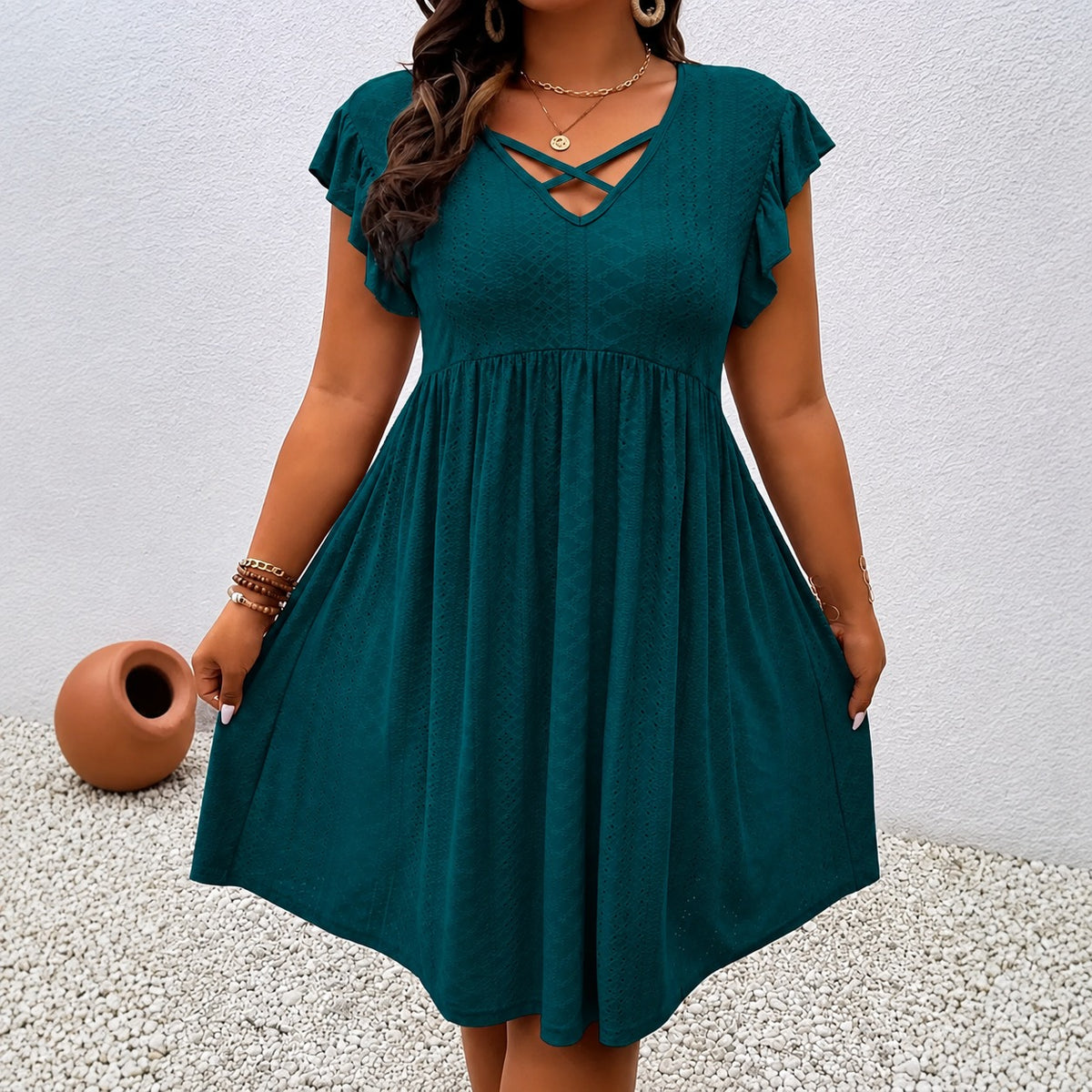 Kleid Hanneli™ mit Kreuzdetail, V-Ausschnitt und ausgestelltem Rock