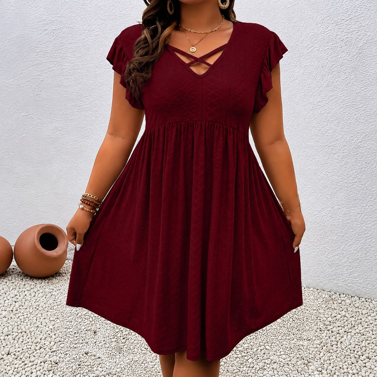 Kleid Hanneli™ mit Kreuzdetail, V-Ausschnitt und ausgestelltem Rock