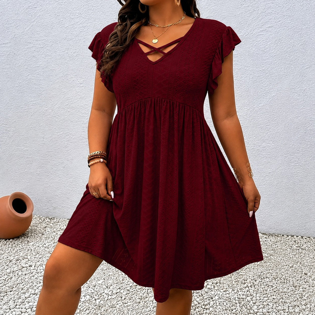 Kleid Hanneli™ mit Kreuzdetail, V-Ausschnitt und ausgestelltem Rock