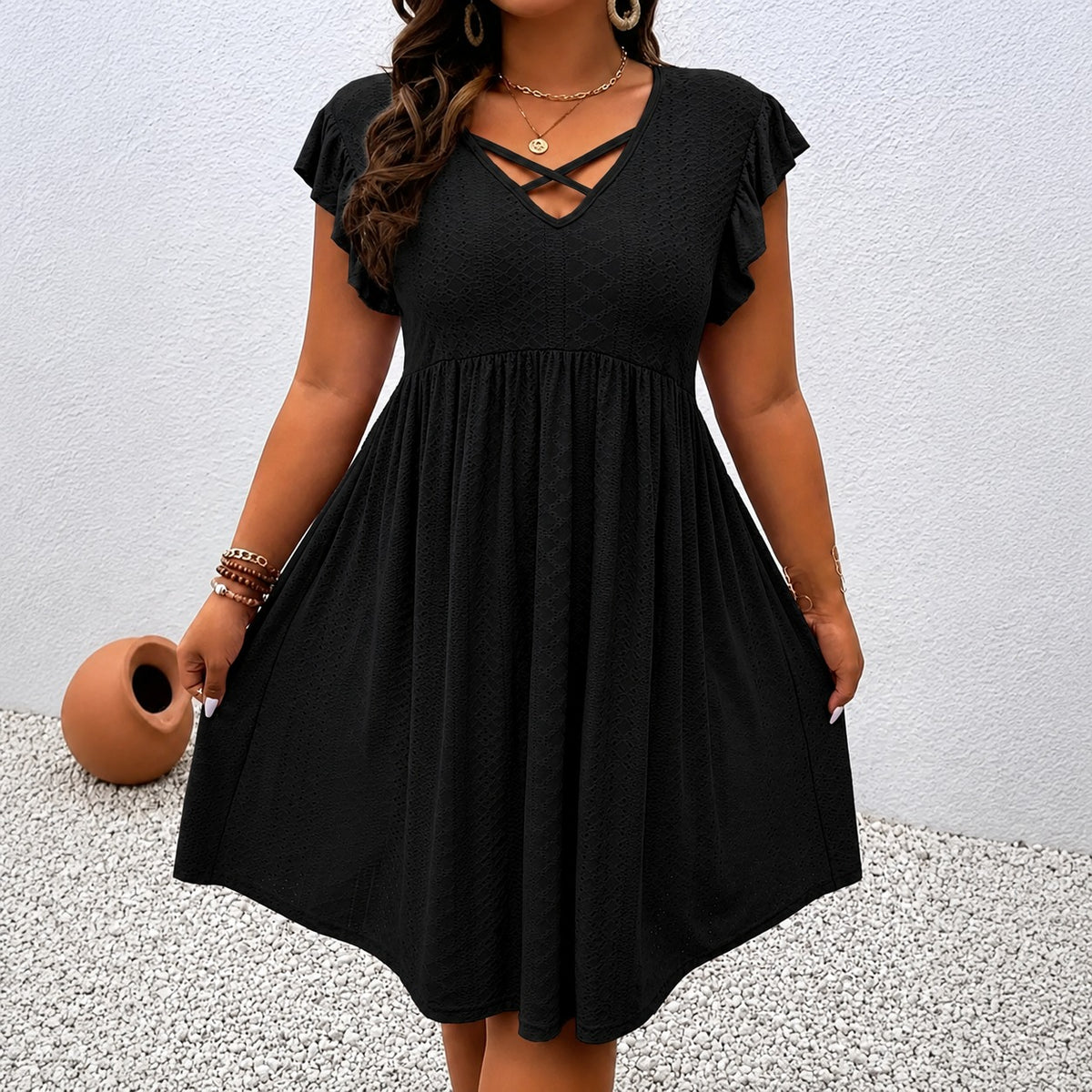 Kleid Hanneli™ mit Kreuzdetail, V-Ausschnitt und ausgestelltem Rock