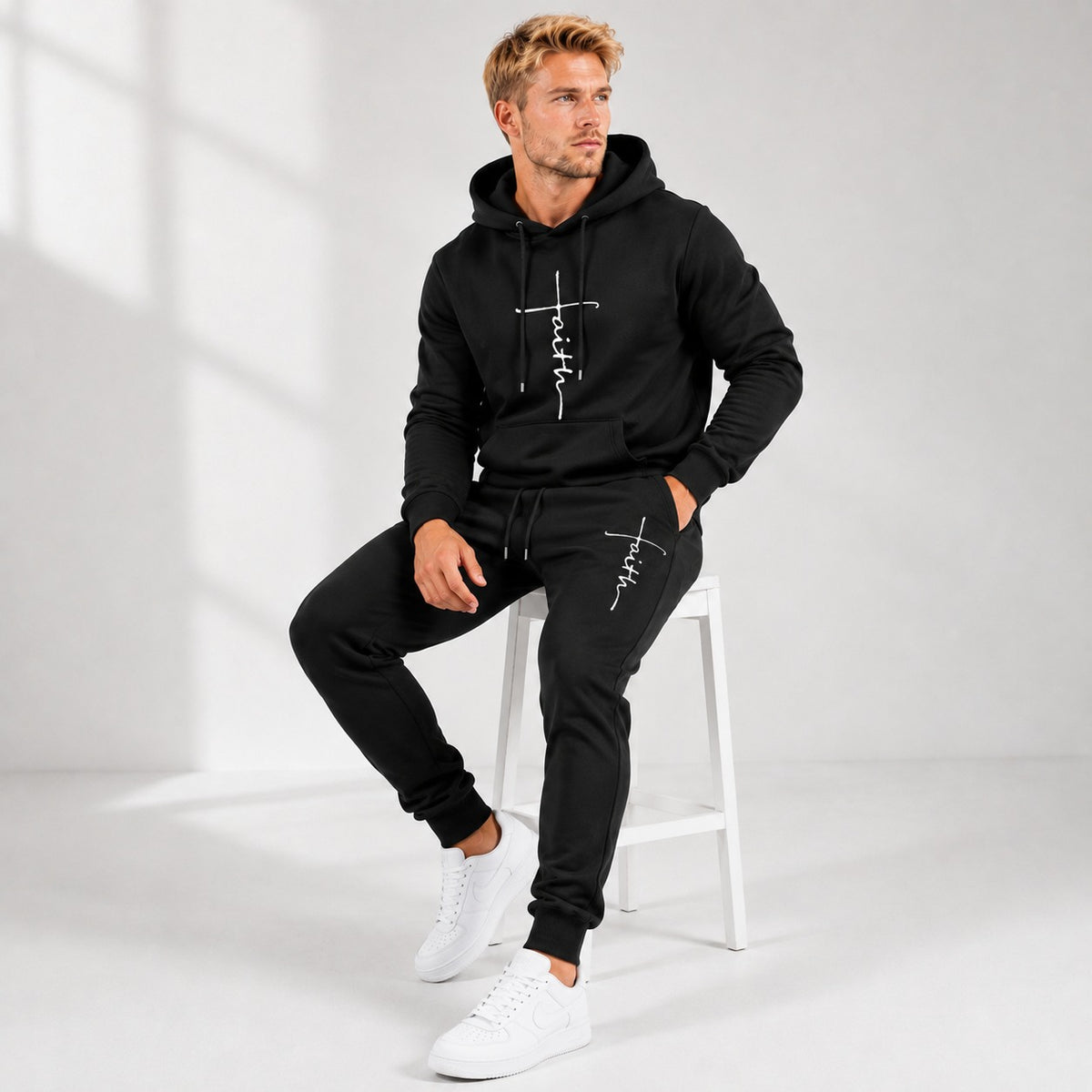 Jorik™ Freizeitset mit Faith-Print, Kapuzenpullover und Jogginghose