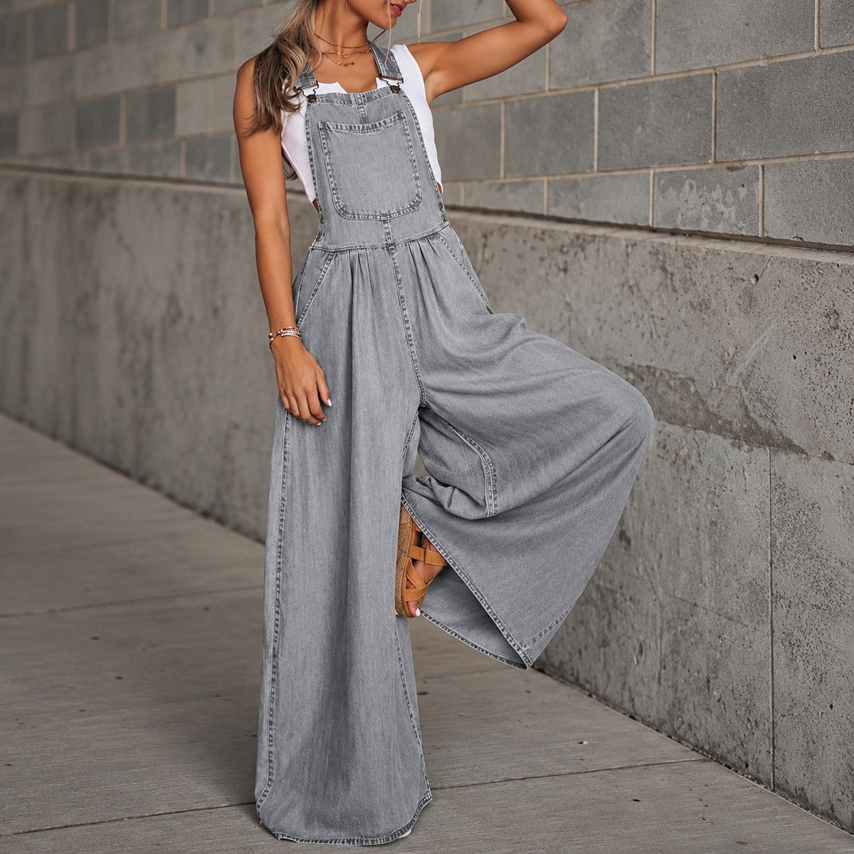 Jeans-Overall Belmira™ mit Weitem Bein und Trägern mit Dekorativen Schnallen